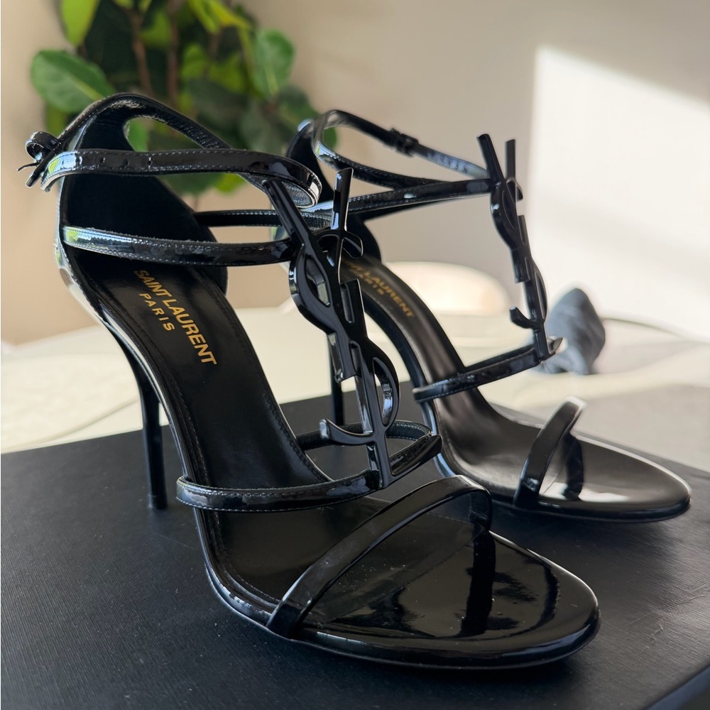 Saint Laurent Black Patent Opyum Logo T-Strap Sandals